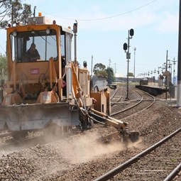 Travel medium or heavy self-propelled on-track equipment – Over 10 tonne